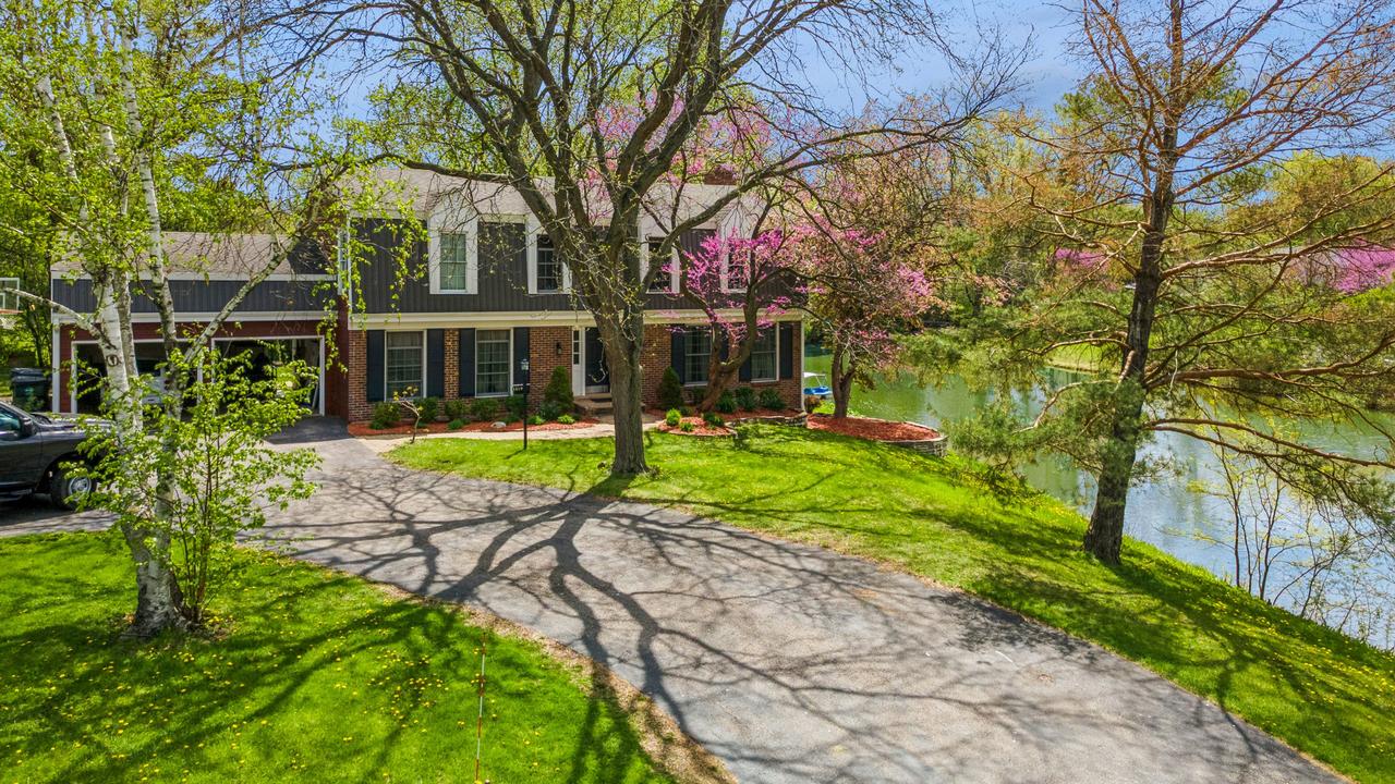 1419 E Main St., Barrington, IL 60010