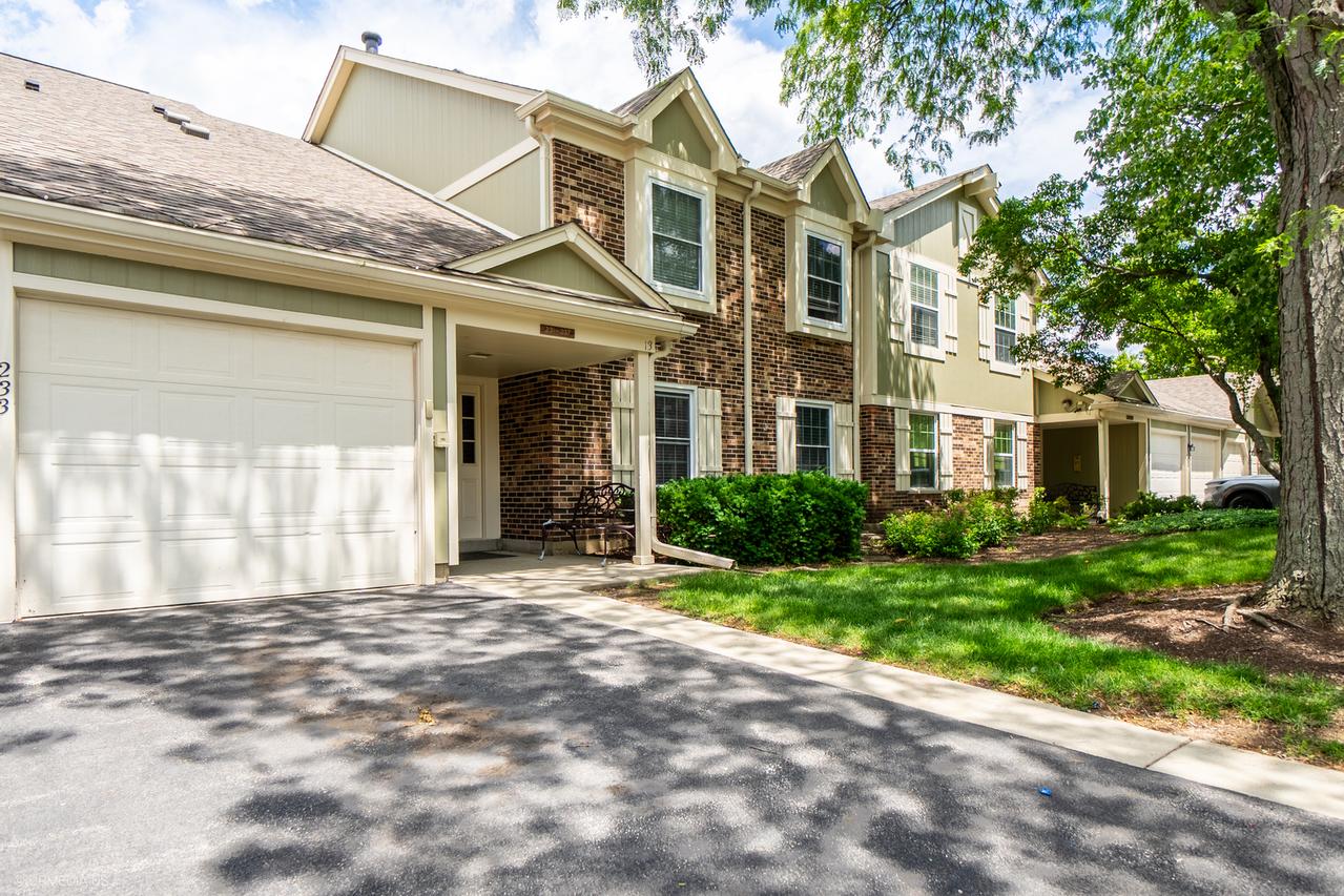 233 Blossom Ct., Buffalo Grove, IL 60089