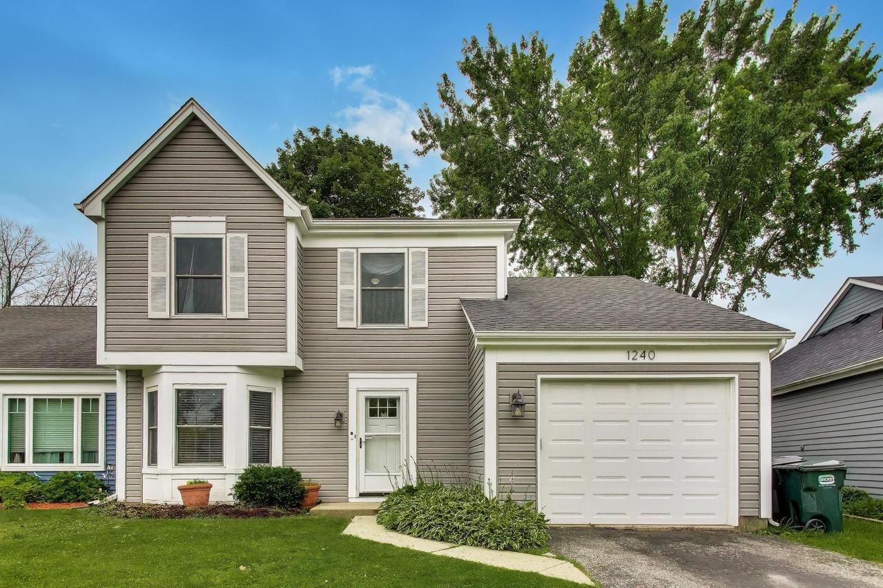 1240 Huntington Dr., Mundelein, IL 60060