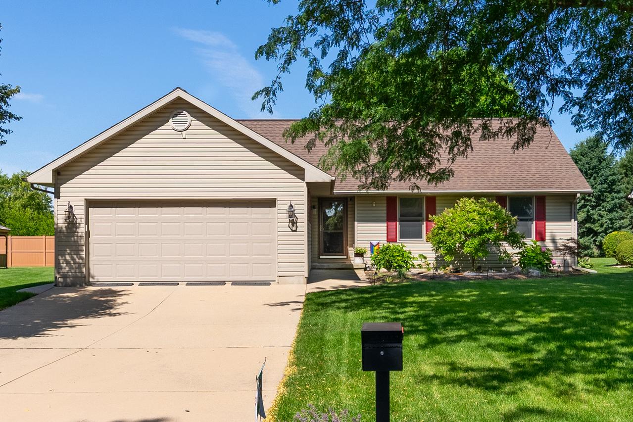 2738 Becker Dr., Peru, IL 61354