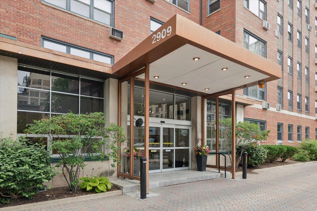 2909 N Sheridan Rd. #1310, Chicago, IL 60657
