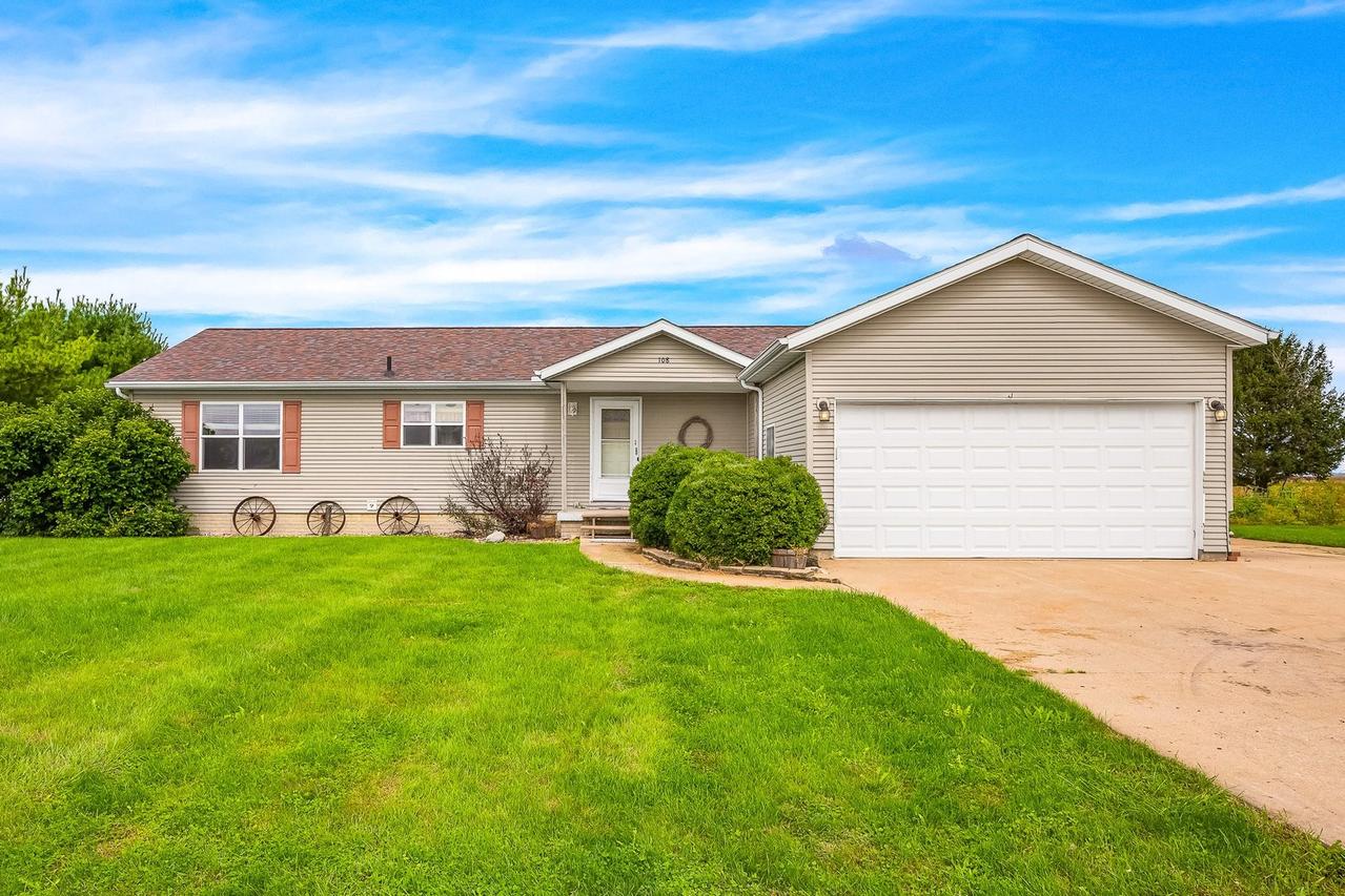 108 W Ririe Pl., Flanagan, IL 61740