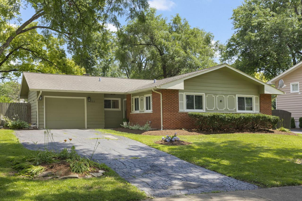 2S603 Gray Ave., Lombard, IL 60148