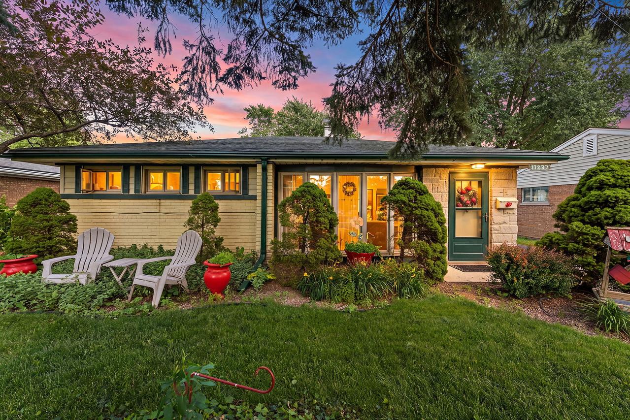 17237 Greenbay Ave., Lansing, IL 60438