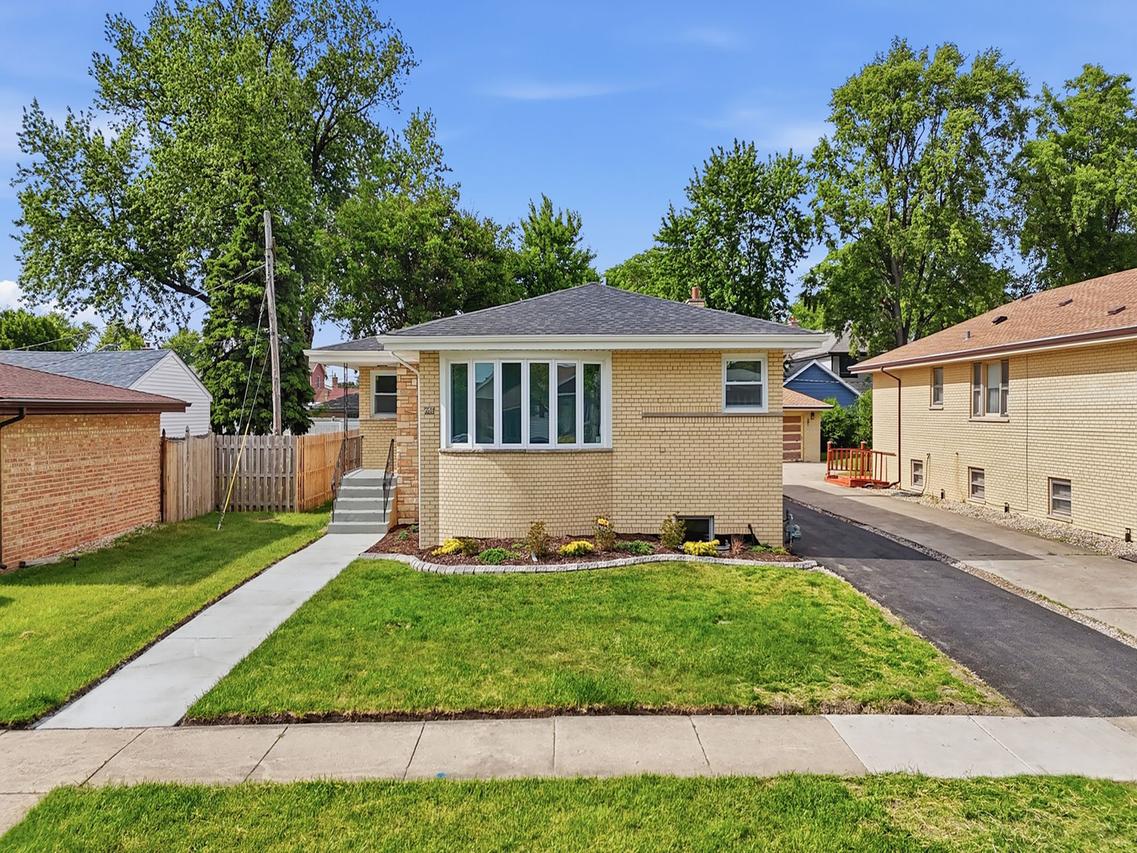 5544 Oakdale Dr., Oak Lawn, IL 60453