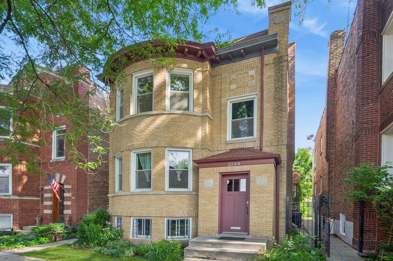 2244 W Argyle St., Chicago, IL 60625