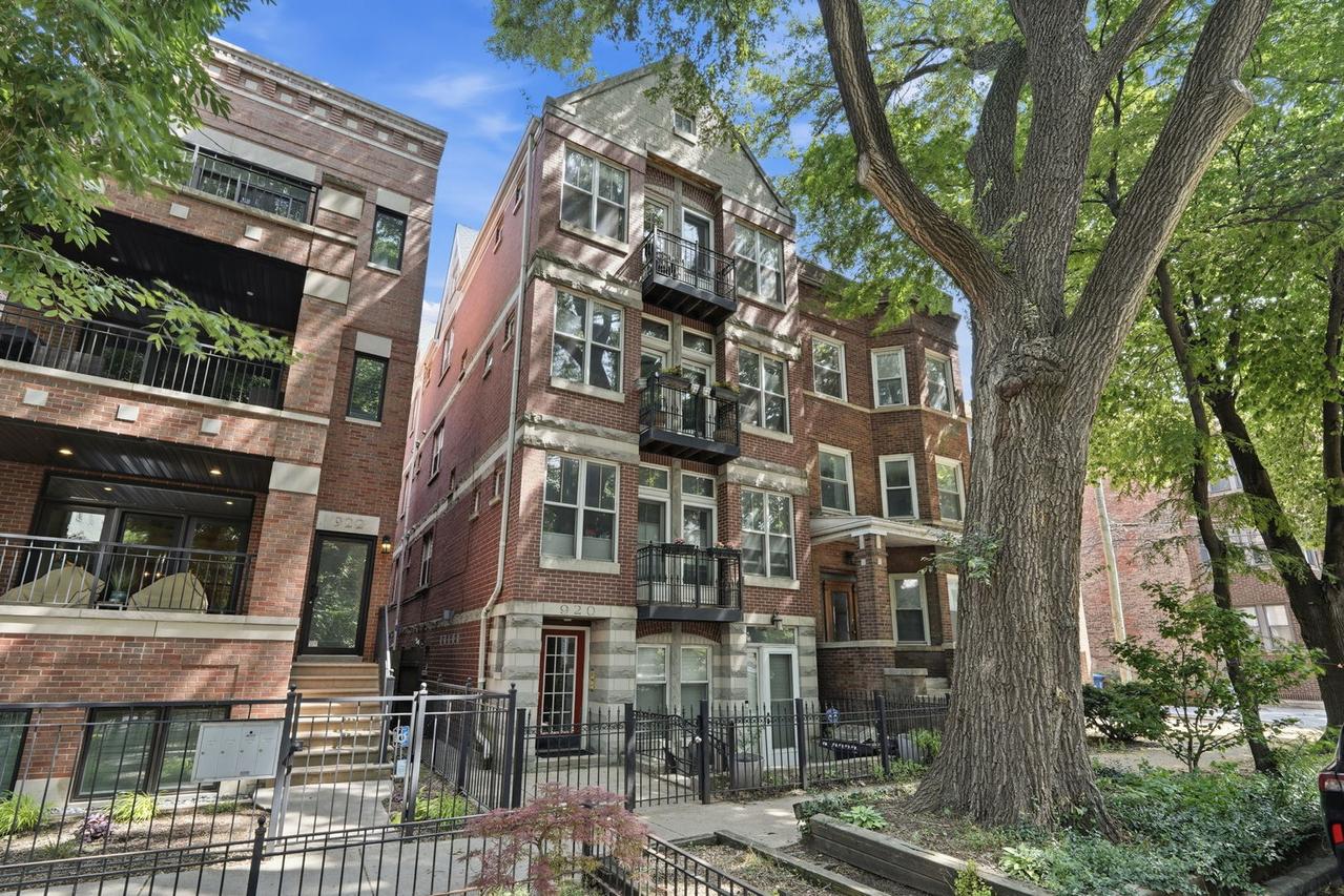 920 W Wolfram St. #4, Chicago, IL 60657