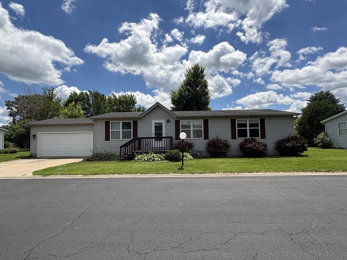 127 Cardinal Ln., Sandwich, IL 60548