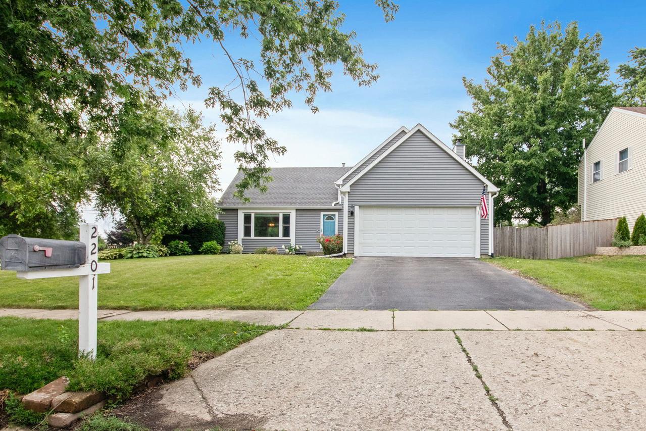 2201 Pontiac Cir., Naperville, IL 60565