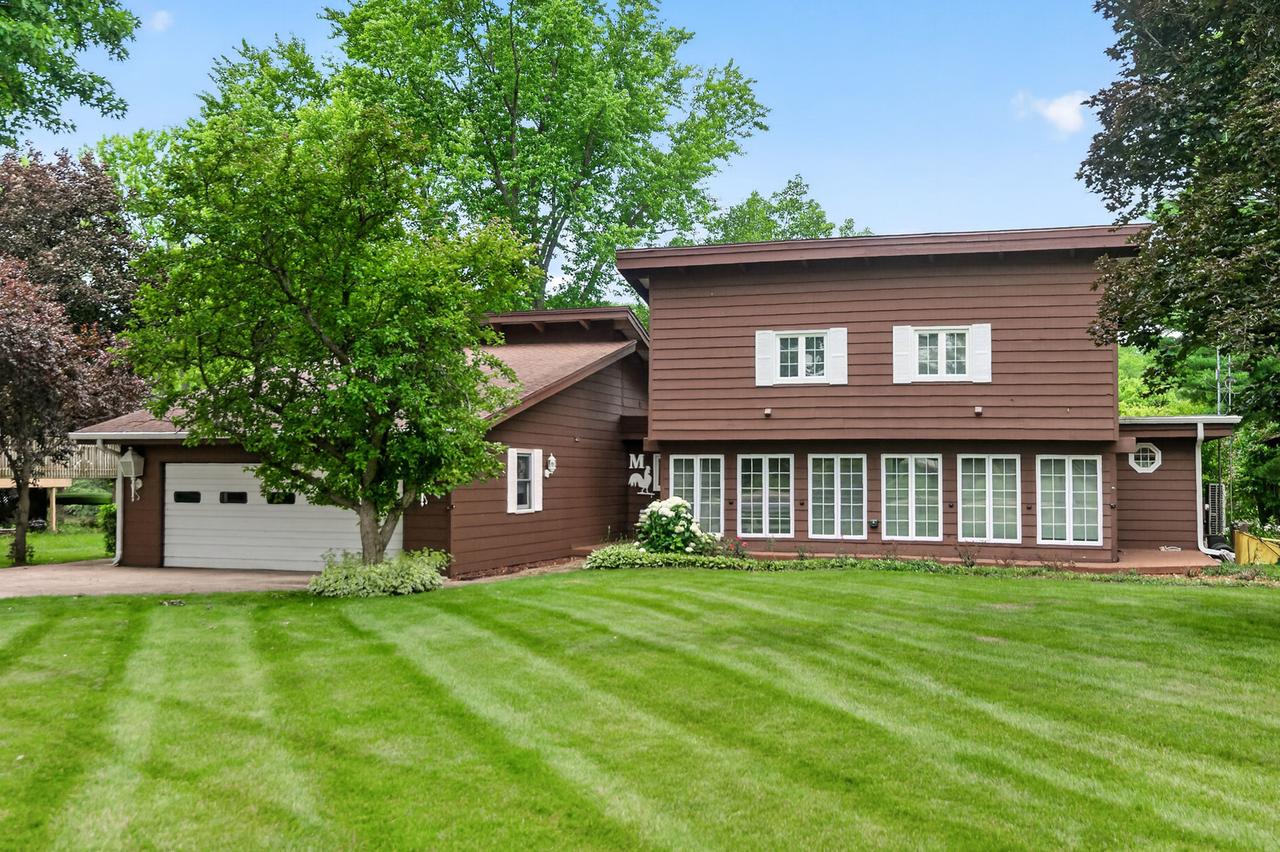 511 N Woodland Dr., Dixon, IL 61021