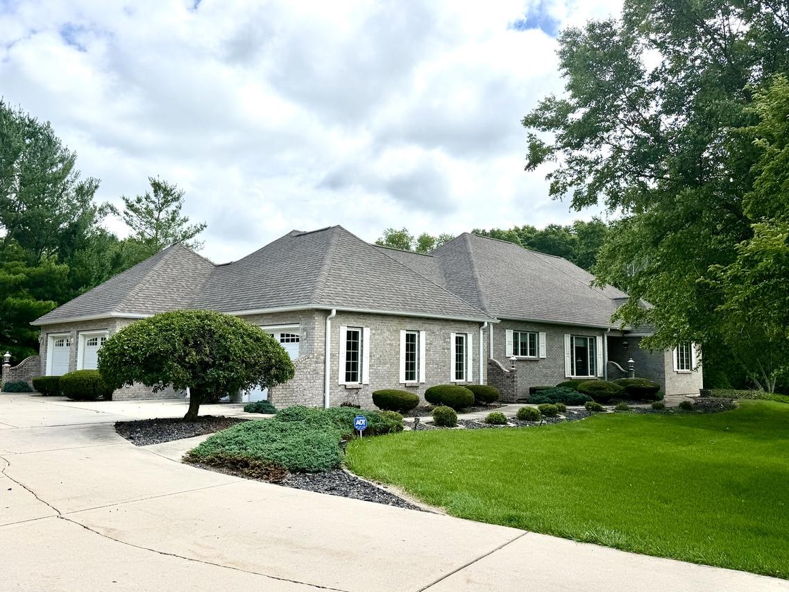 2202 Meadows Dr., Sterling, IL 61081