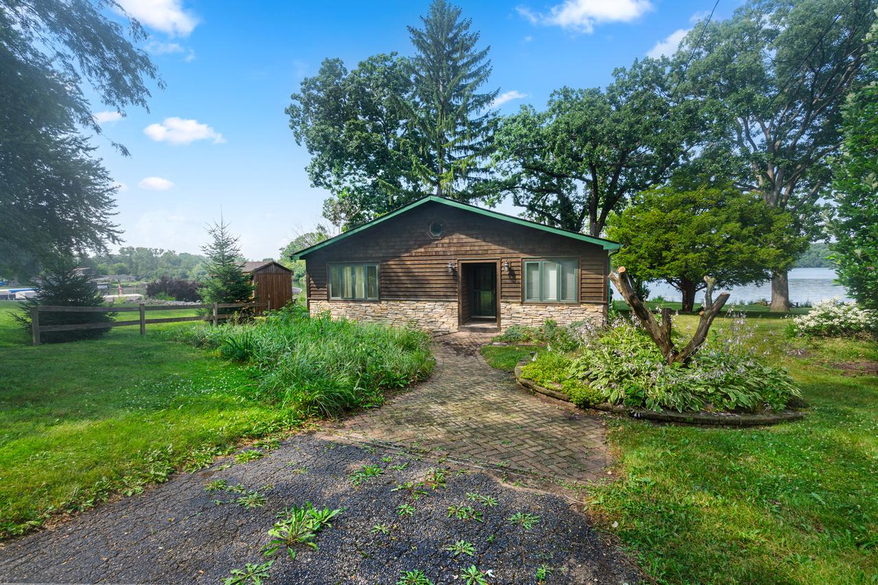 4122 W Lake Shore Dr., Wonder Lake, IL 60097
