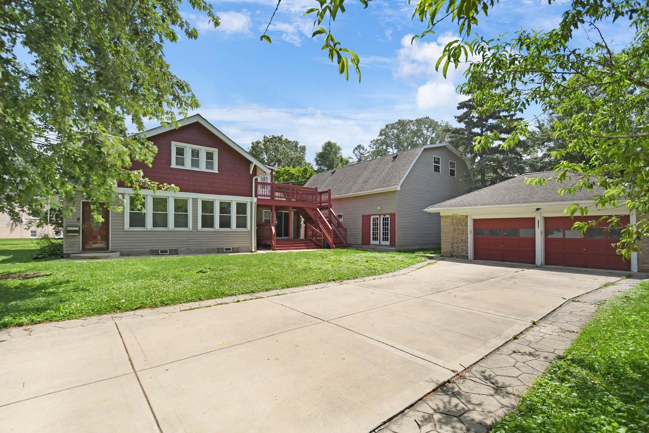 12851 Clinton St., Blue Island, IL 60406