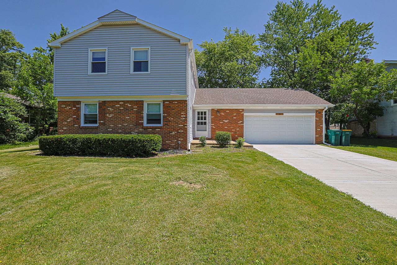961 Twisted Oak Ln., Buffalo Grove, IL 60089