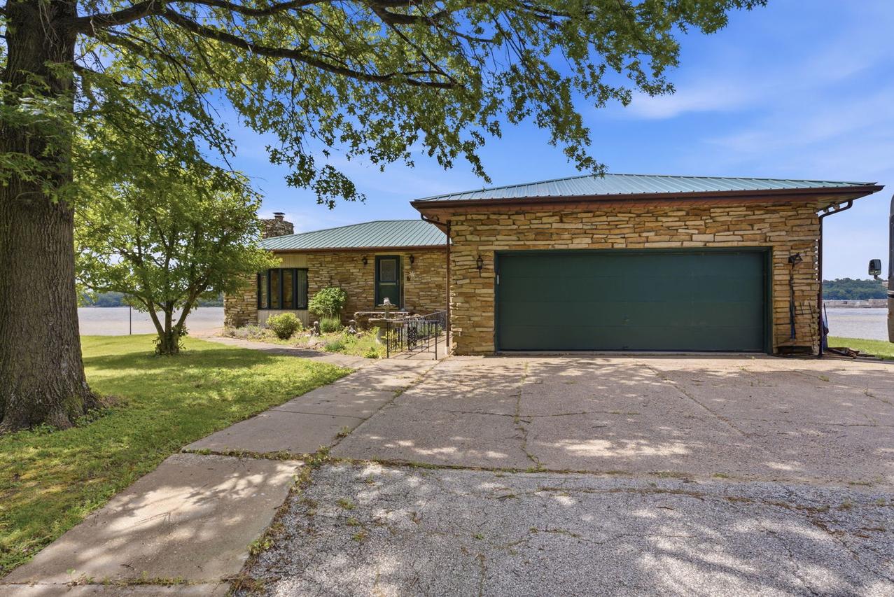 1501 State Ave., Hampton, IL 61256