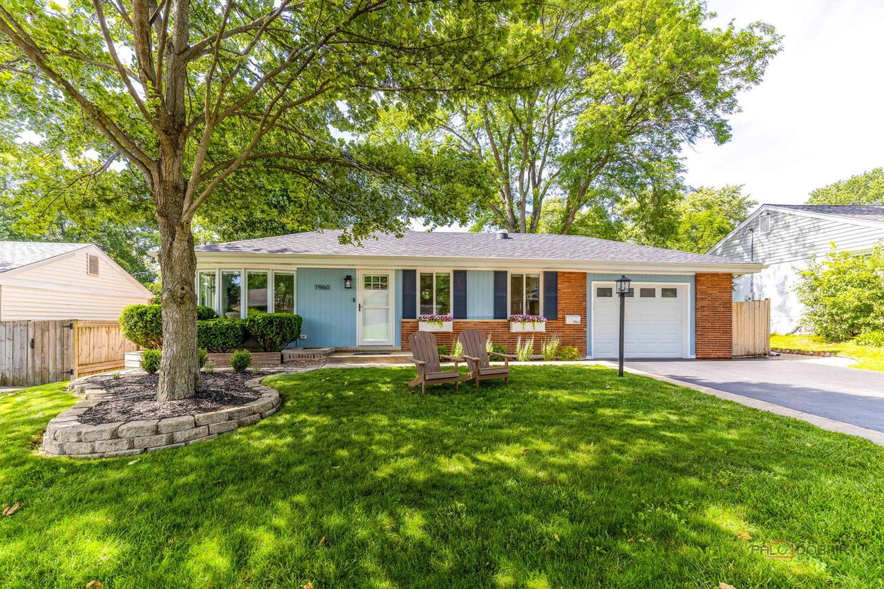 1960 Redwood Ln., Northbrook, IL 60062