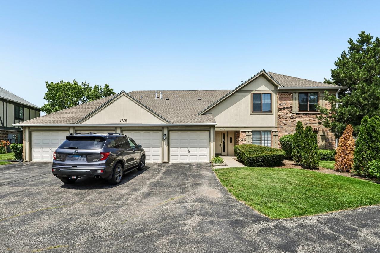 1728 N Emerald Bay #4, Palatine, IL 60074