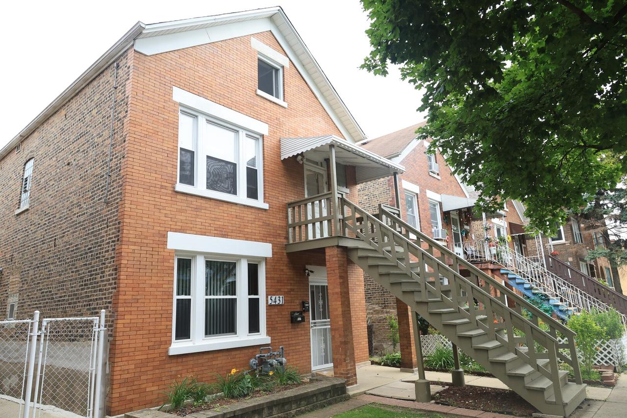 5431 W 24th St., Cicero, IL 60804