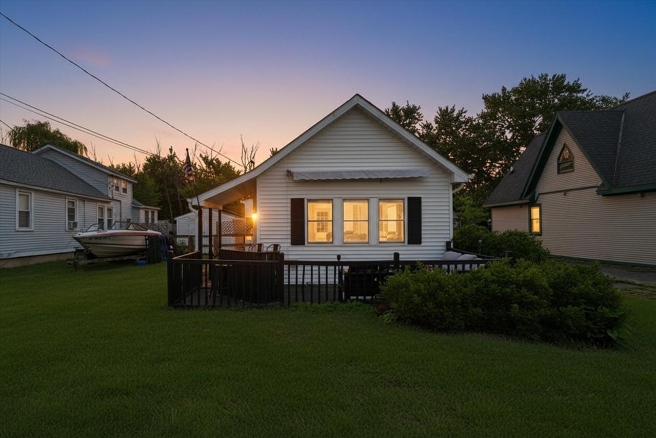 23016 W Lakeview Ave., Antioch, IL 60002