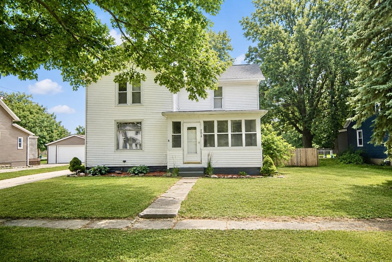 208 S Sycamore St., Franklin Grove, IL 61031