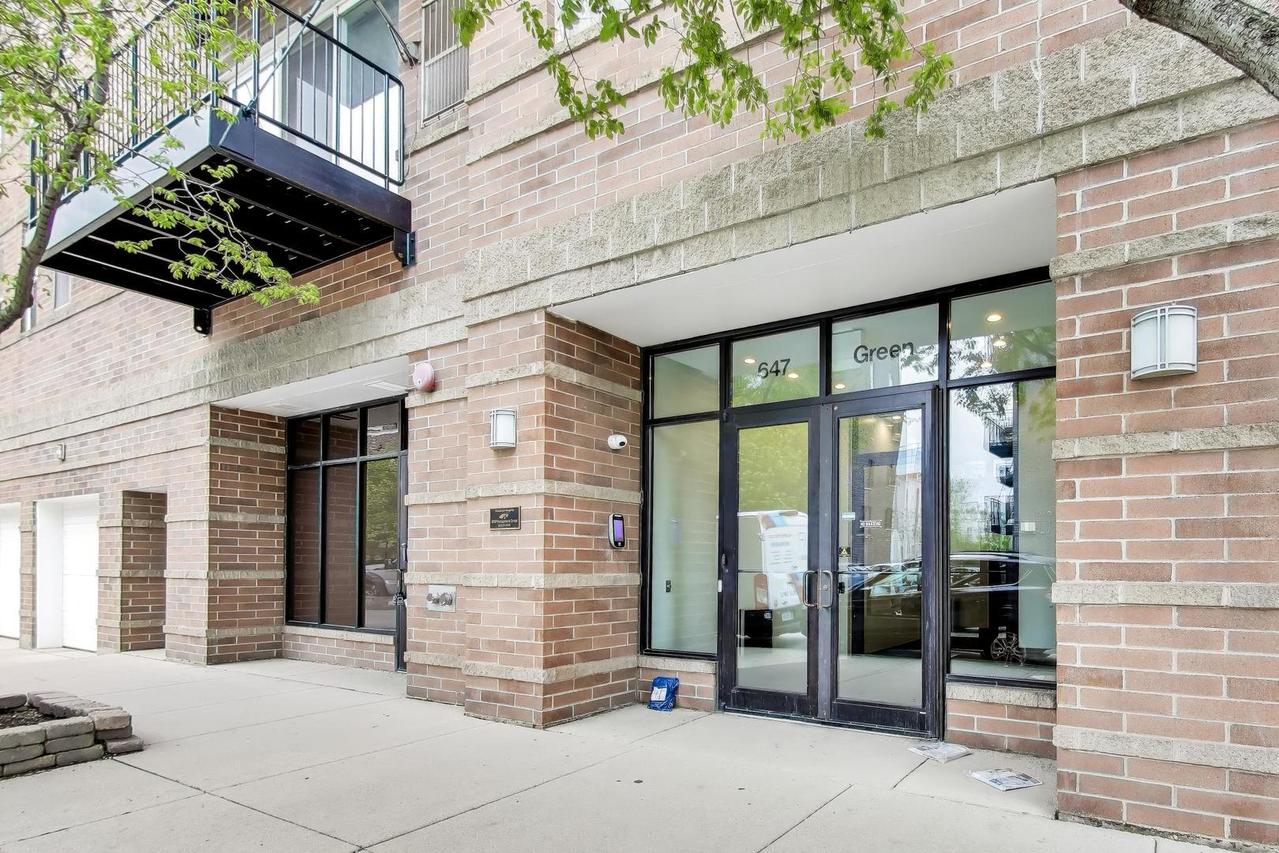 647 N Green St. #301, Chicago, IL 60642
