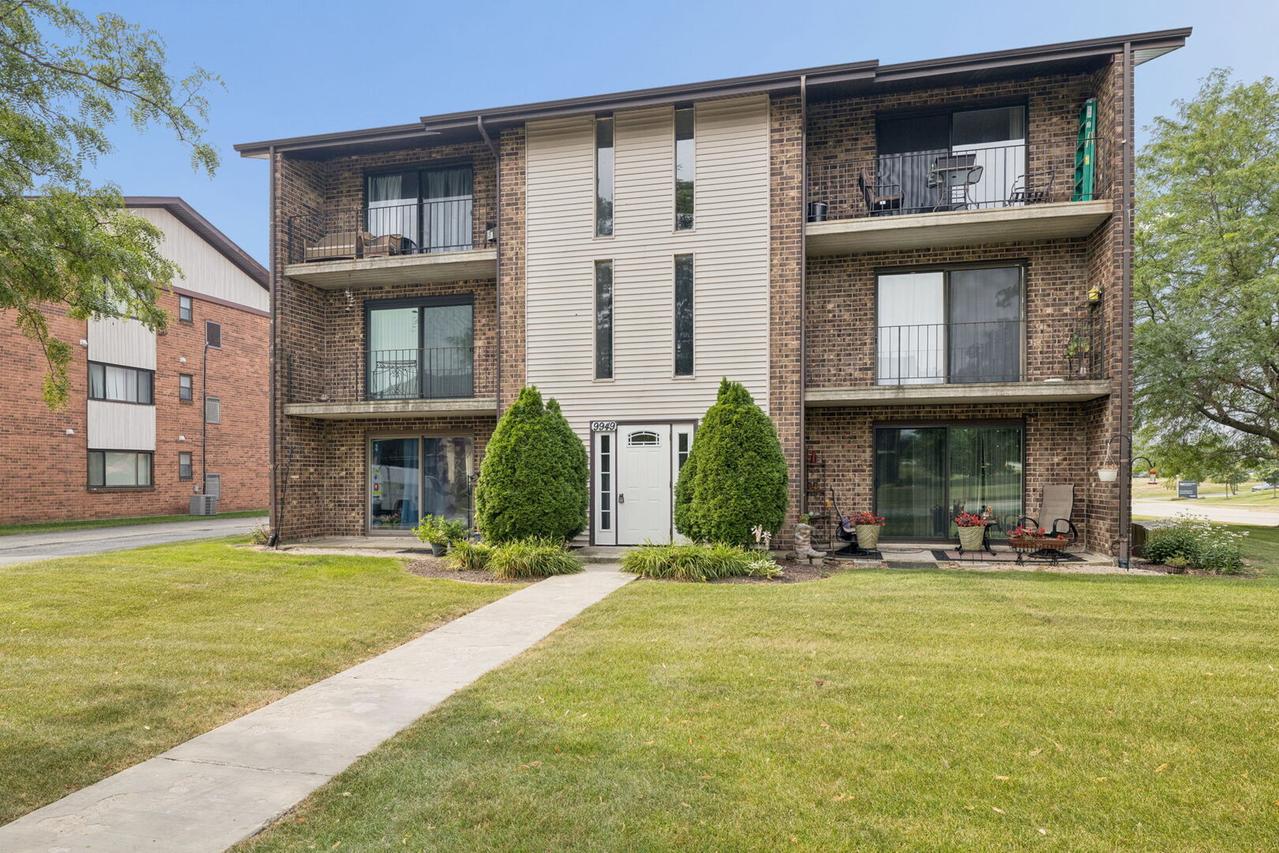 9949 Shady Ln. #2B, Orland Park, IL 60462