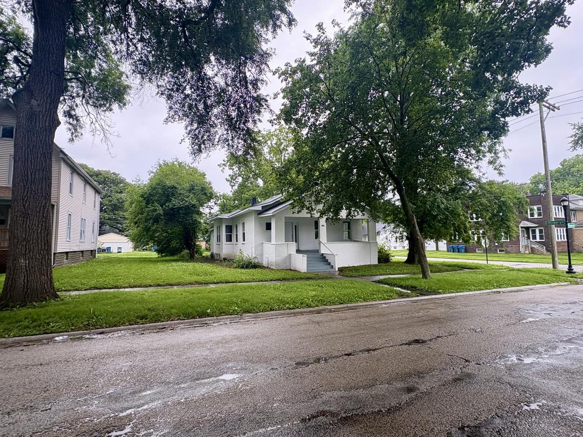 396 S Rosewood Ave., Kankakee, IL 60901