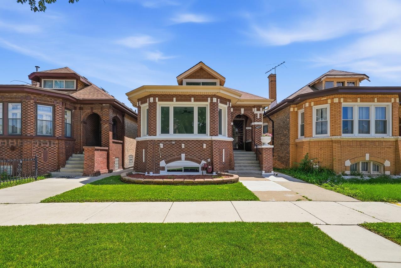 8623 S Wood Ave., Chicago, IL 60620