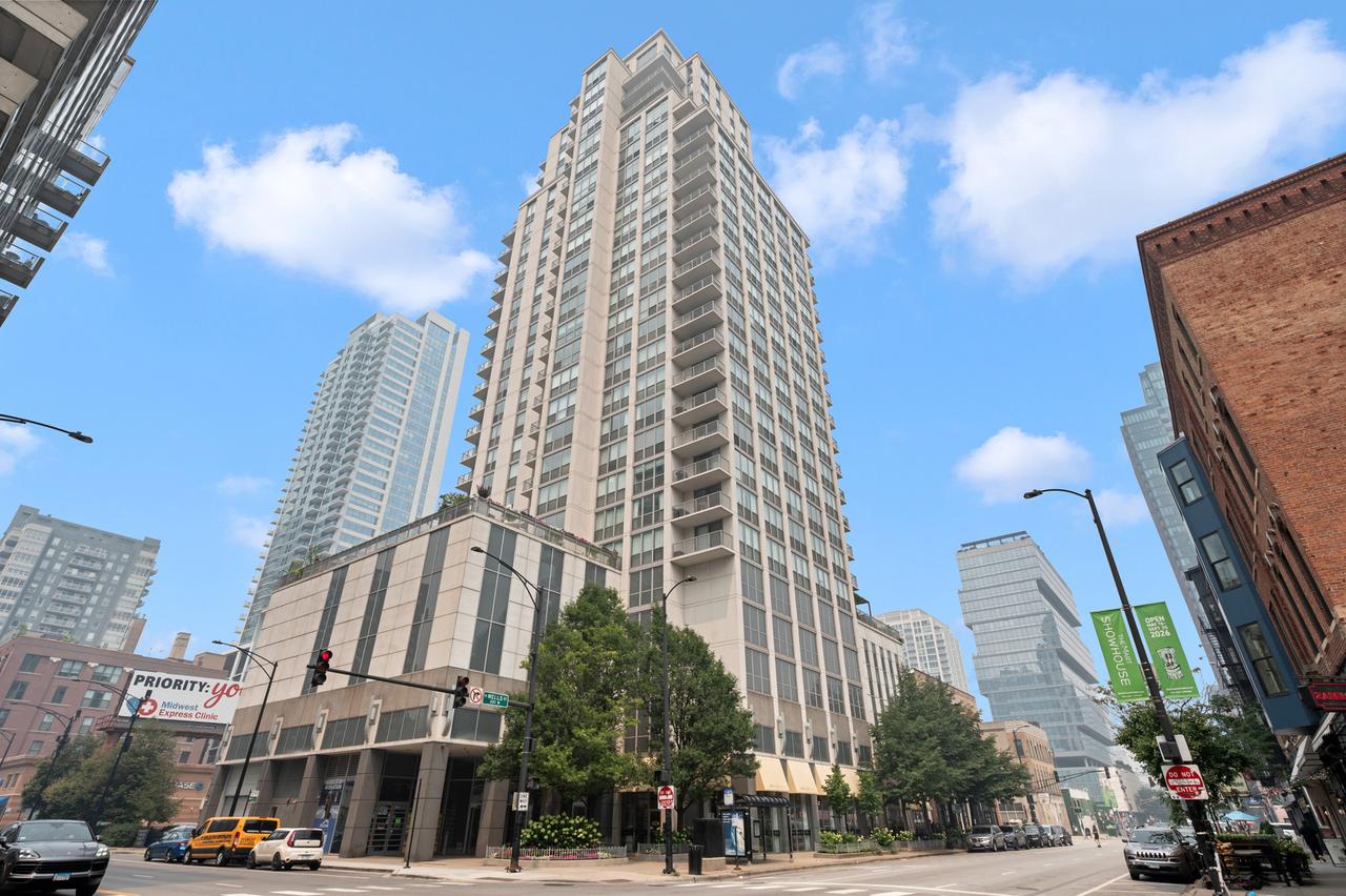 200 W Grand Ave. #804, Chicago, IL 60654