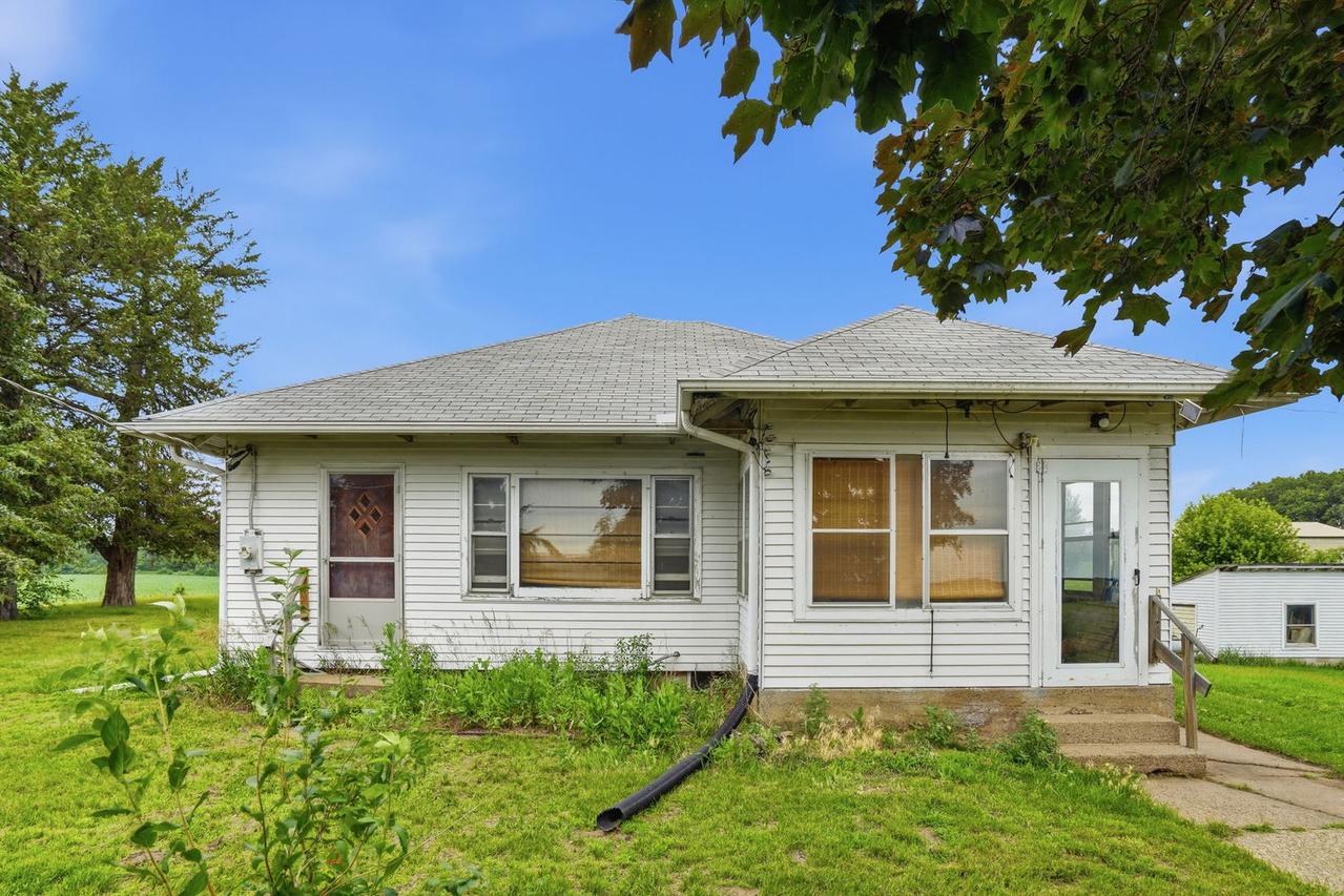 12694 Meredosia Rd., Albany, IL 61230