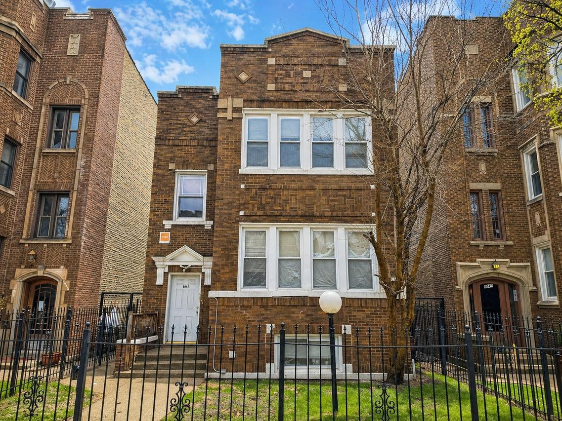 8047 S Vernon Ave., Chicago, IL 60619