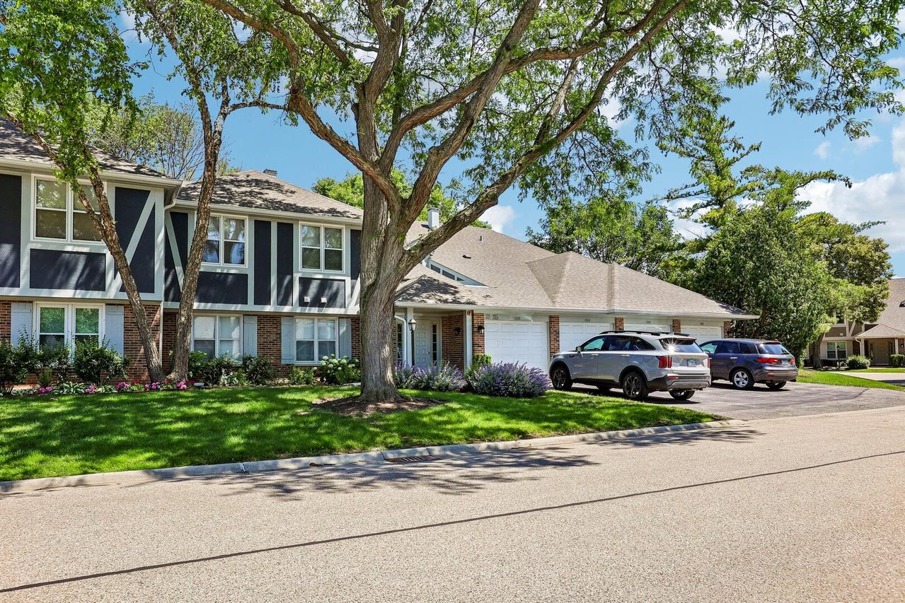 1307 Cromwell Ct., Vernon Hills, IL 60061