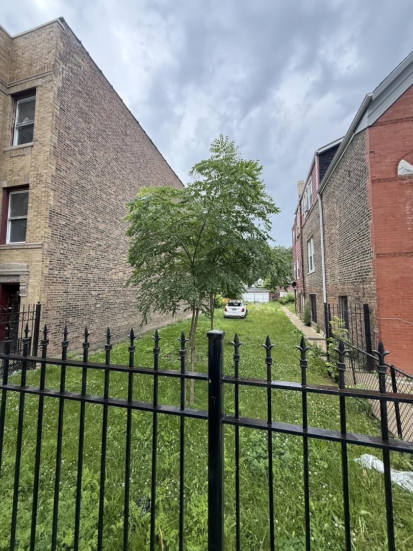 828 N Springfield Ave., Chicago, IL 60651