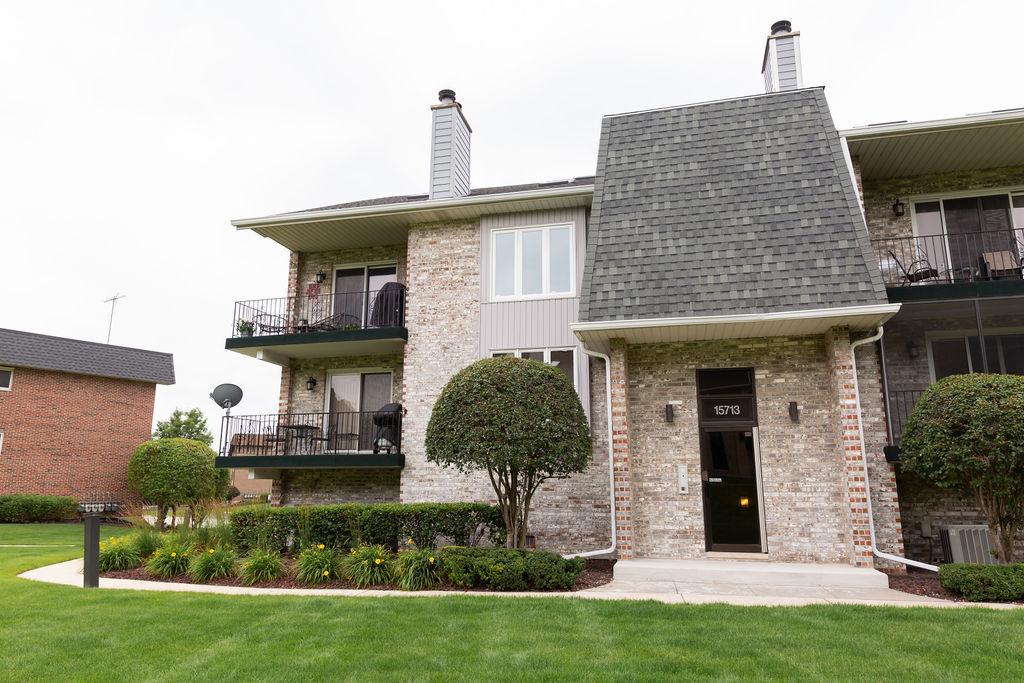 15713 Old Orchard Ct. #2S, Orland Park, IL 60462
