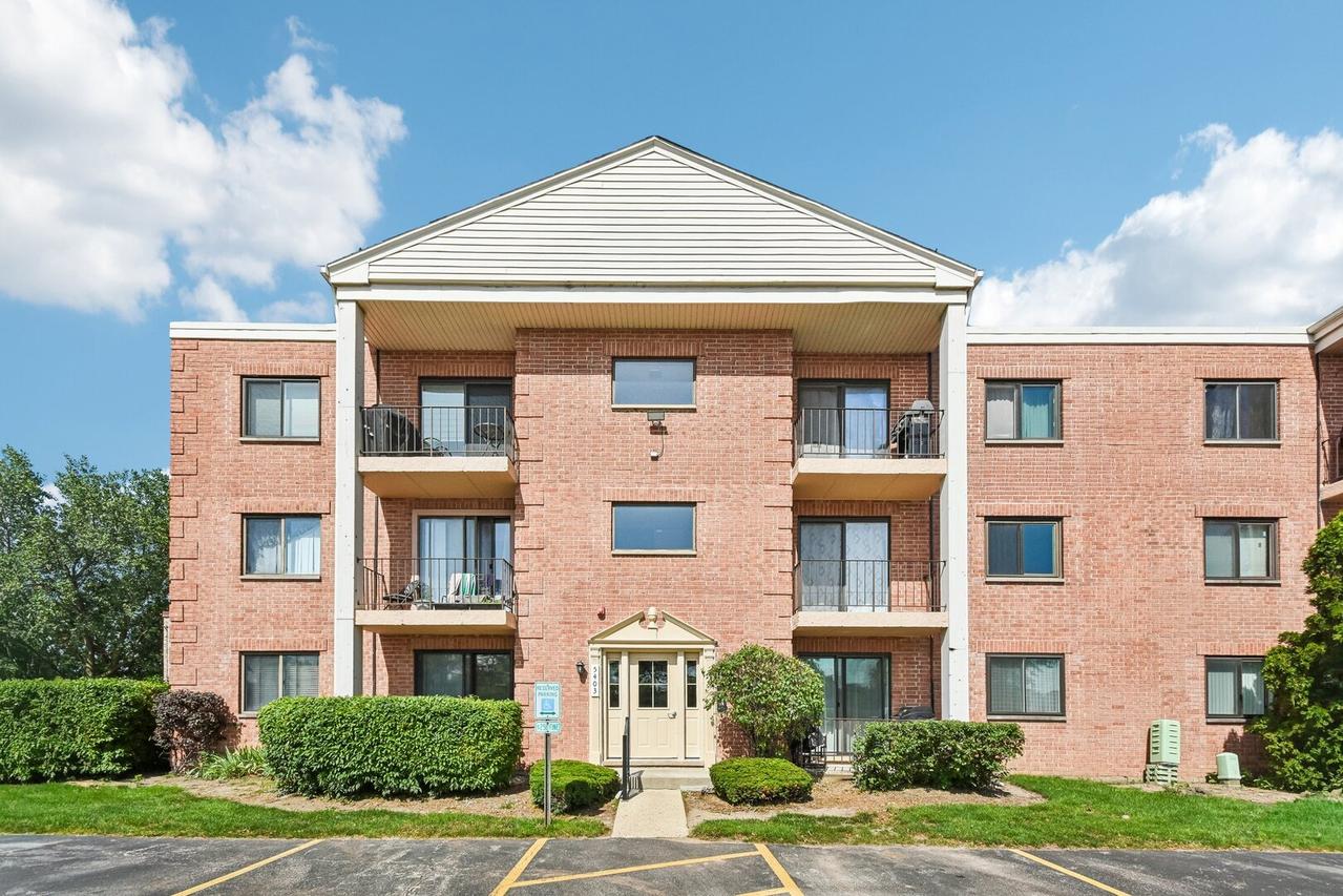 5403 Chateau Dr. #4, Rolling Meadows, IL 60008