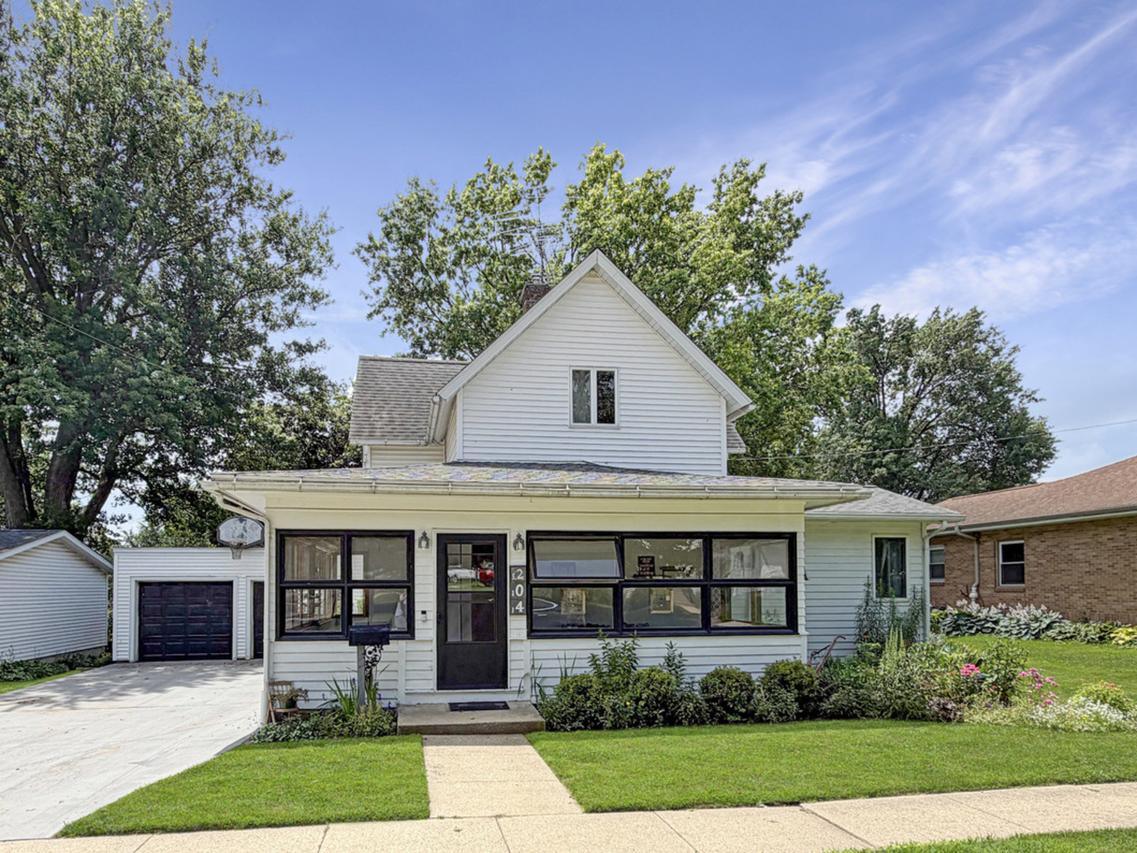 204 W Pearl St., Lanark, IL 61046