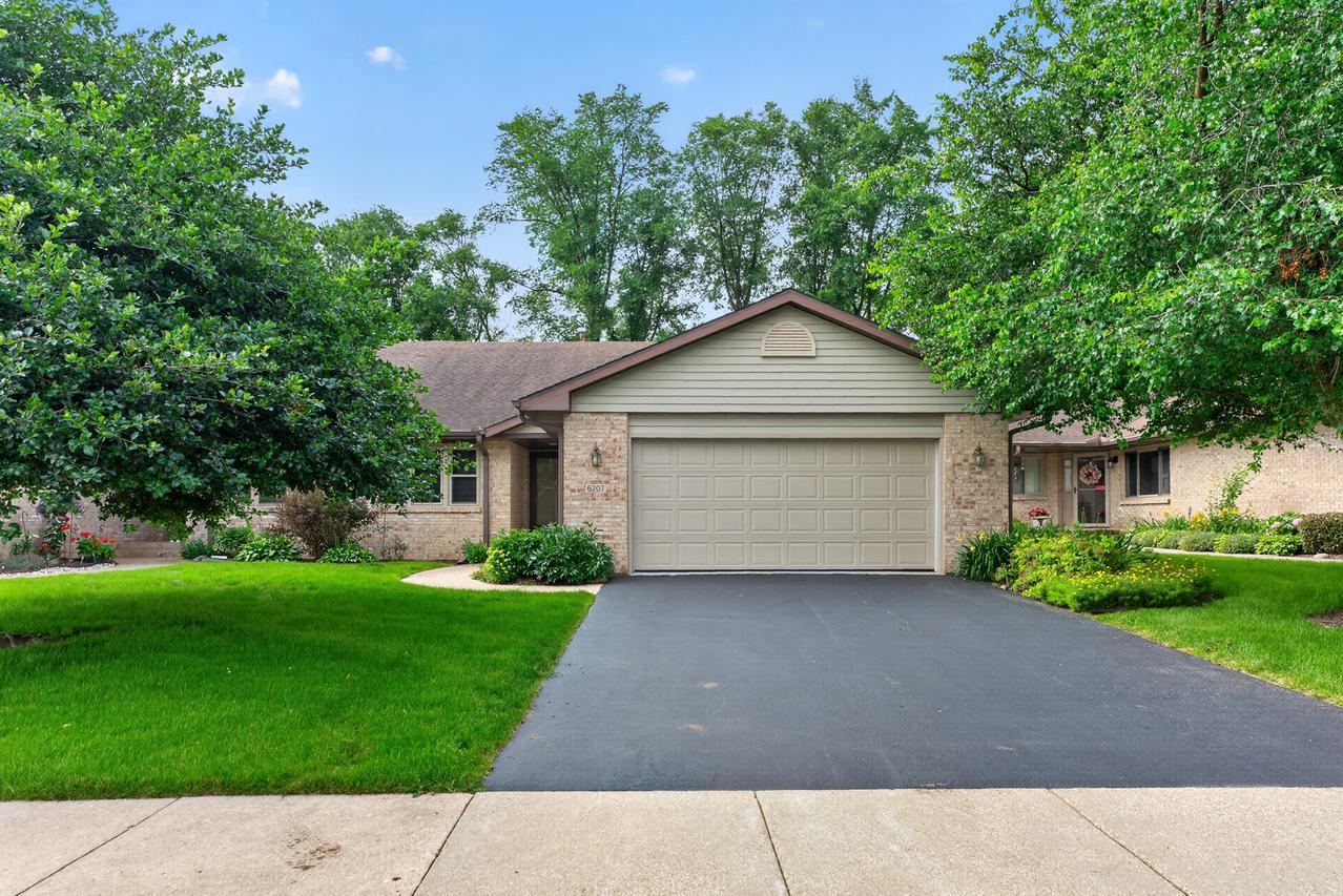 6207 Carriage Green Way, Rockford, IL 61108