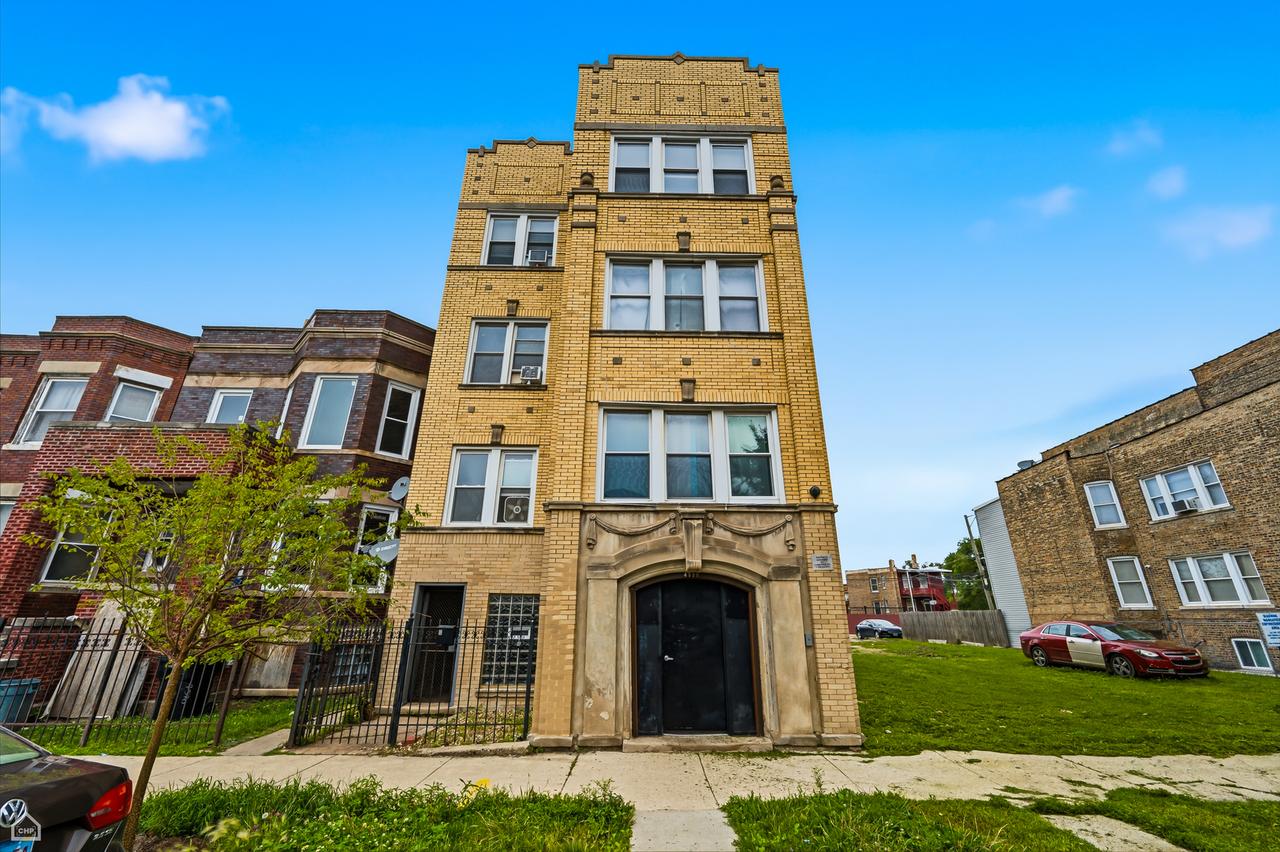 4520 W Jackson Blvd., Chicago, IL 60624