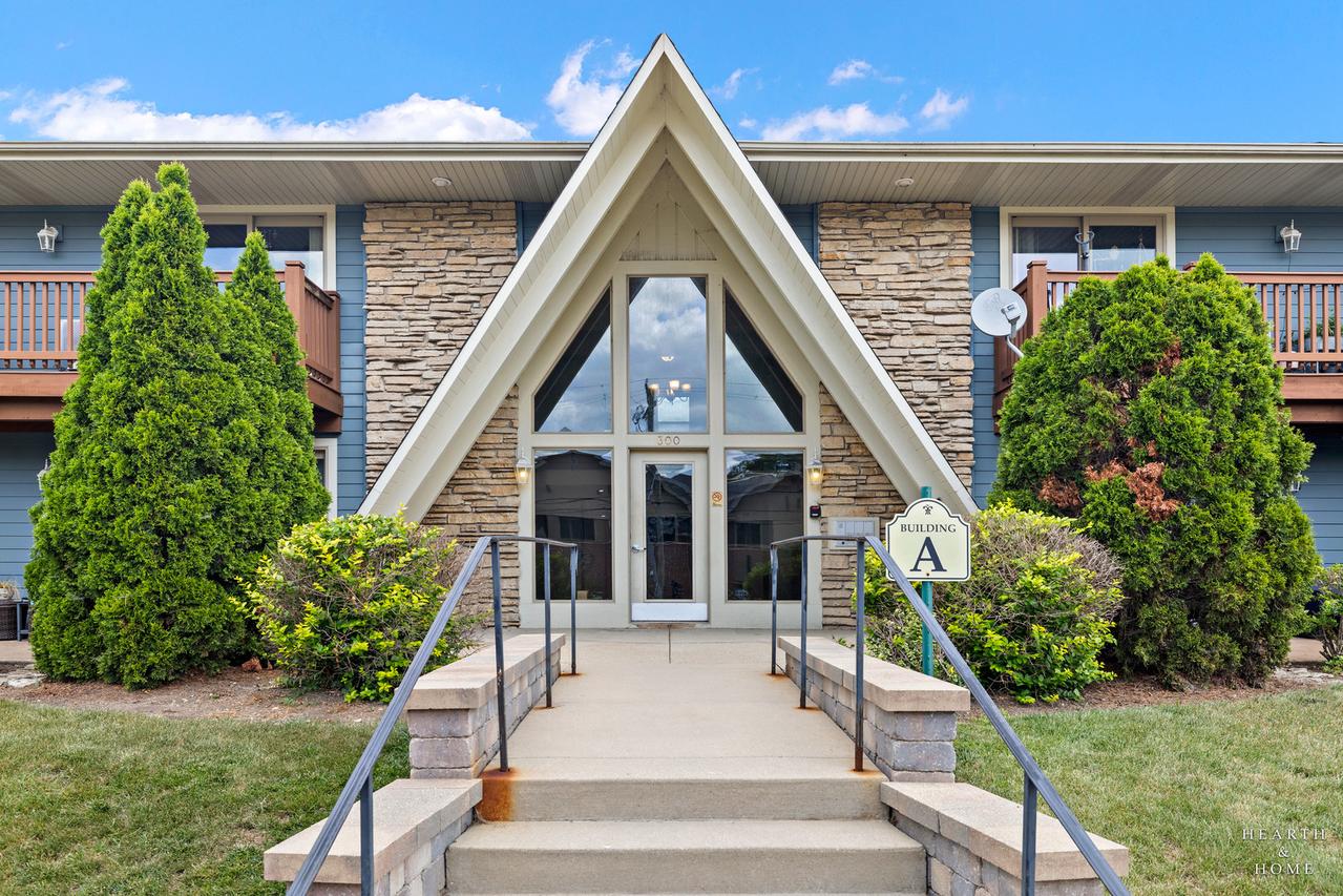 300 Opatrny Dr. #211, Fox River Grove, IL 60021