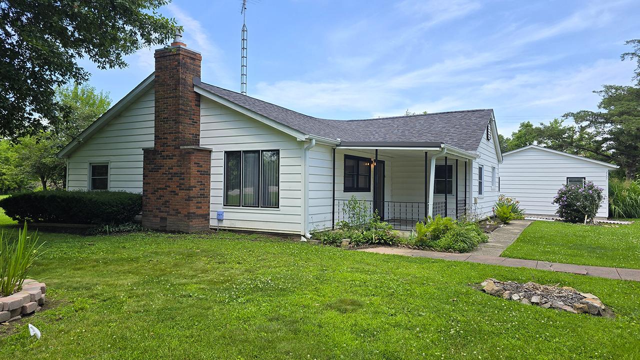 2769 Old 51 Rd., Sandoval, IL 62882