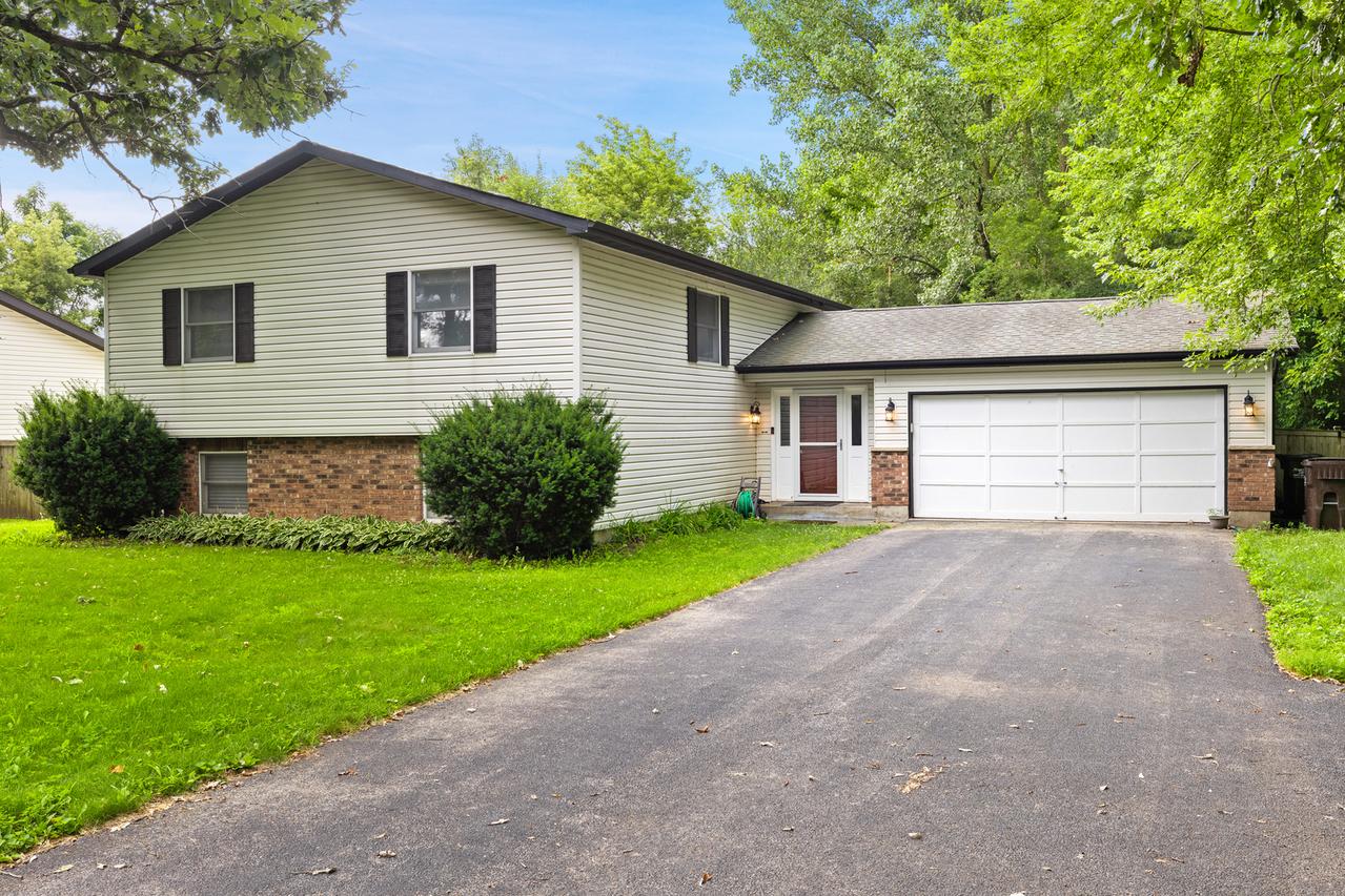 9513 Ballard Rd., Crystal Lake, IL 60014