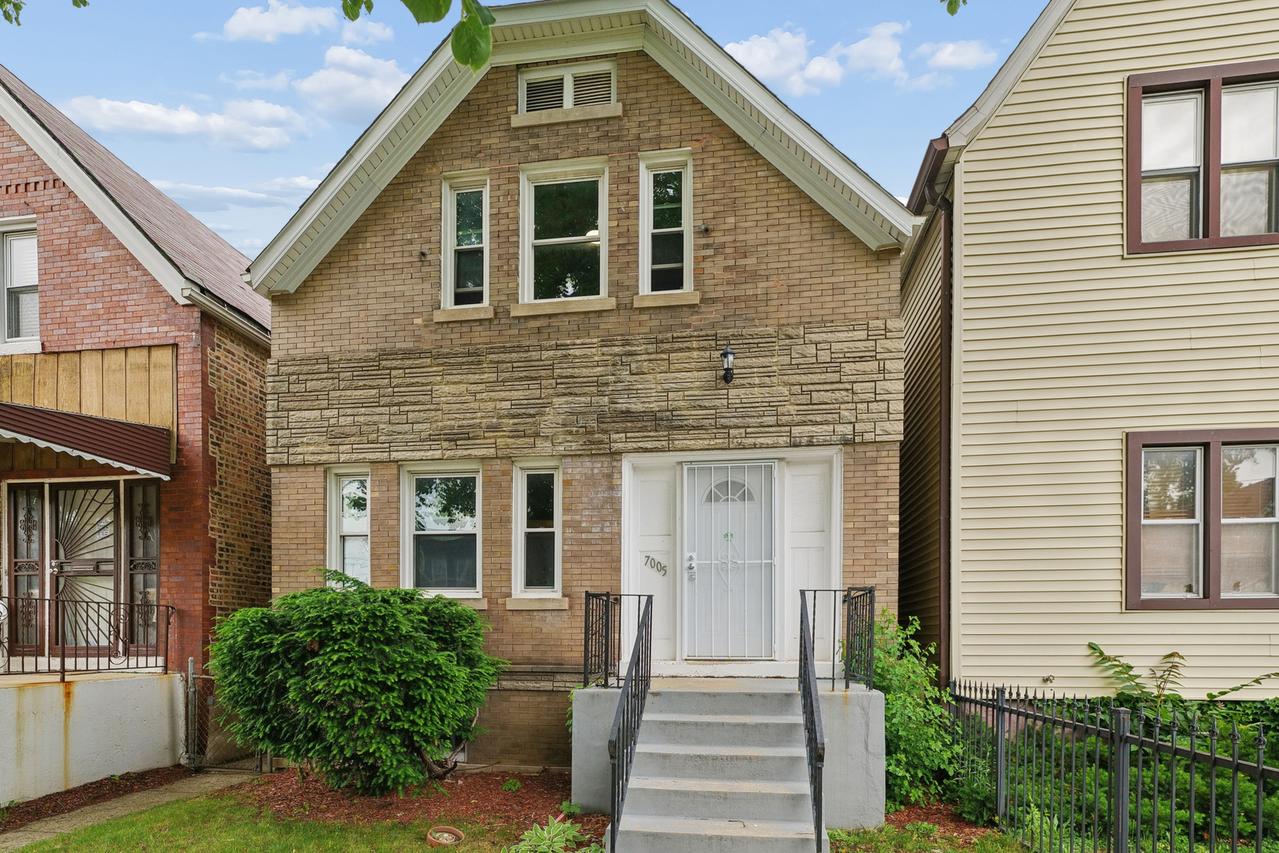 7005 S Eberhart Ave., Chicago, IL 60637