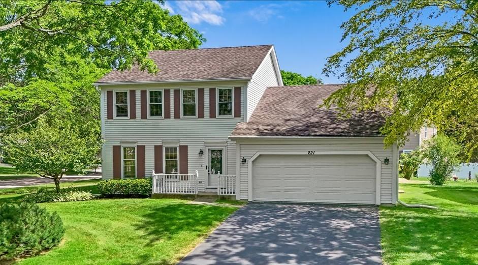 221 Foxmoor Rd., Fox River Grove, IL 60021