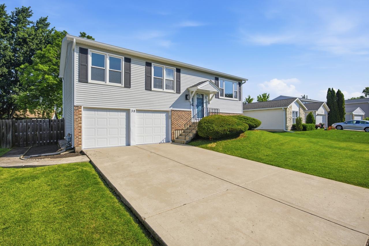 38 Blue Ridge Dr., Glendale Heights, IL 60139