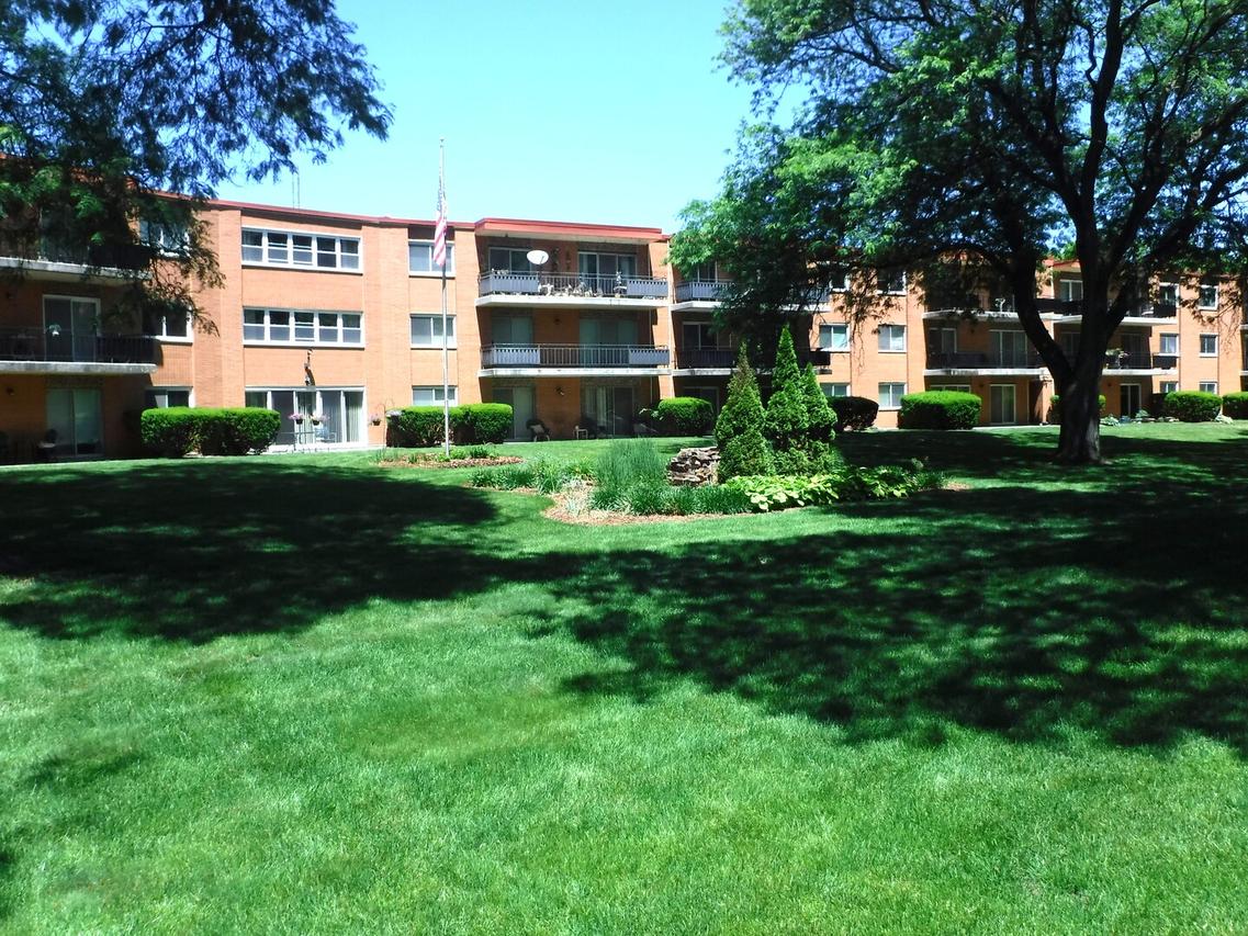 940 Holbrook Rd. #1A, Homewood, IL 60430