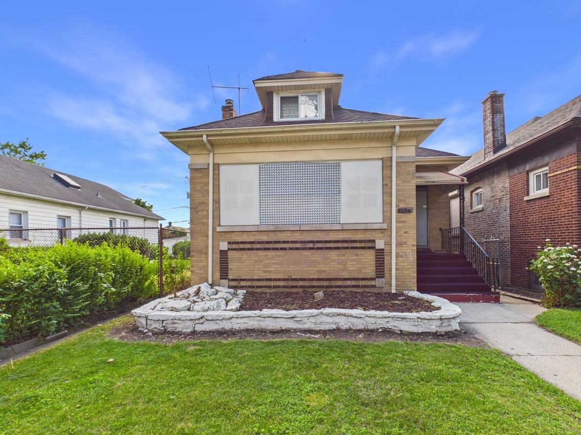 7826 S Paxton Ave., Chicago, IL 60649