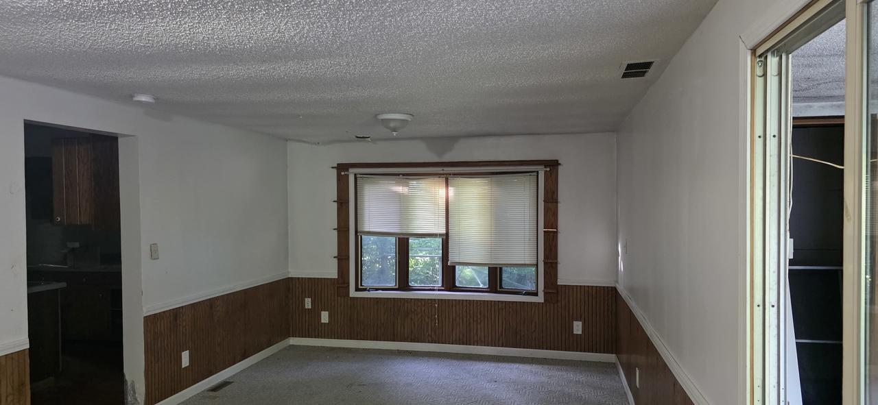 119 W Montgomery St., Oakland, IL 61943