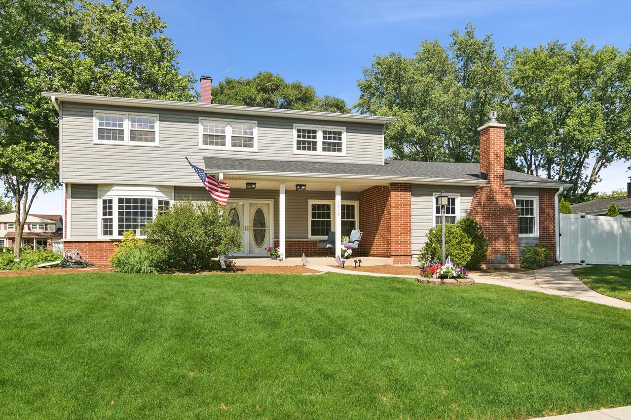 1319 N Columbine Dr., Mount Prospect, IL 60056