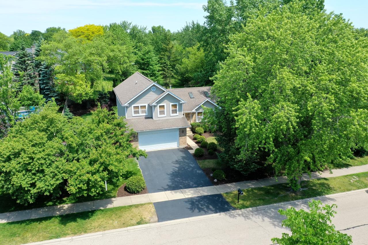 464 Farm Bridge Rd., Lake Zurich, IL 60047