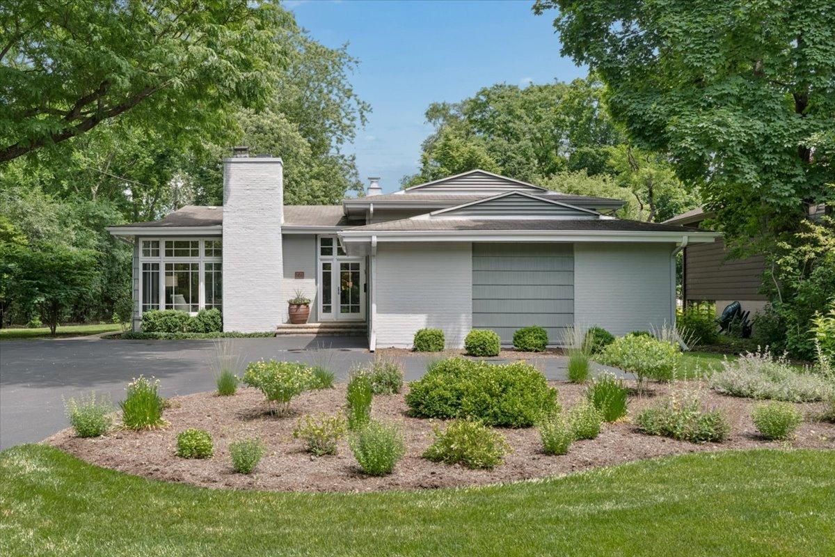 771 Strawberry Hill Dr., Glencoe, IL 60022